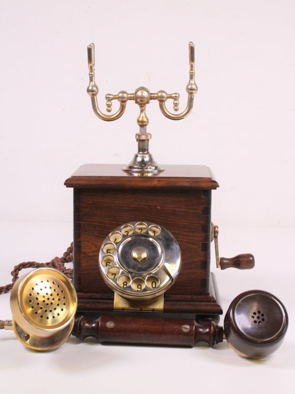 2 x Vintage telefoon bakeliet en hout